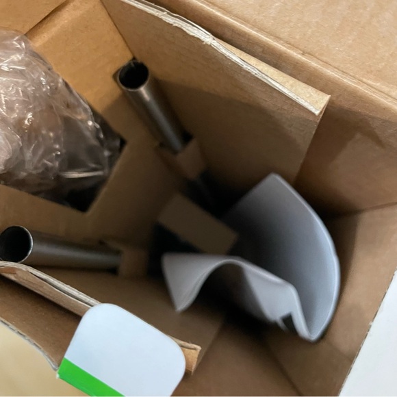 SolarHummingbird Stake - Color Changing Green - Picture 7 of 7